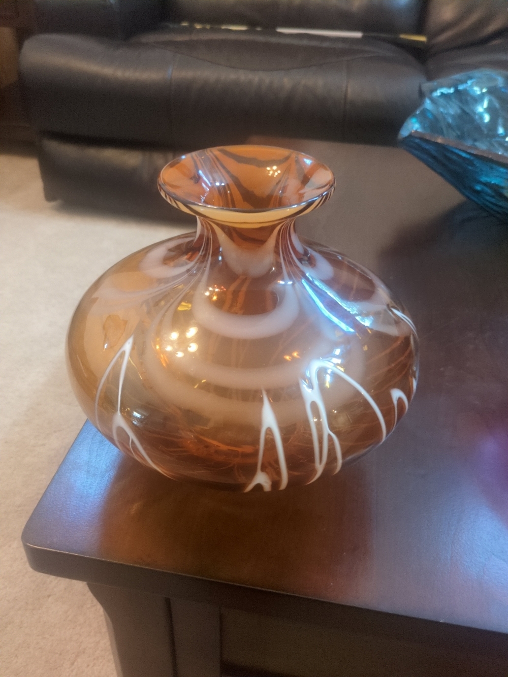 Vintage hand-blown glass vase With White Ribbon Swirl Pattern - Picture 2 of 7